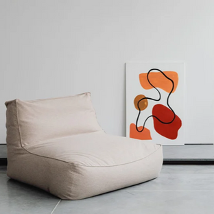 Image of art leaning against a wall, photo by Karolina Grabowska