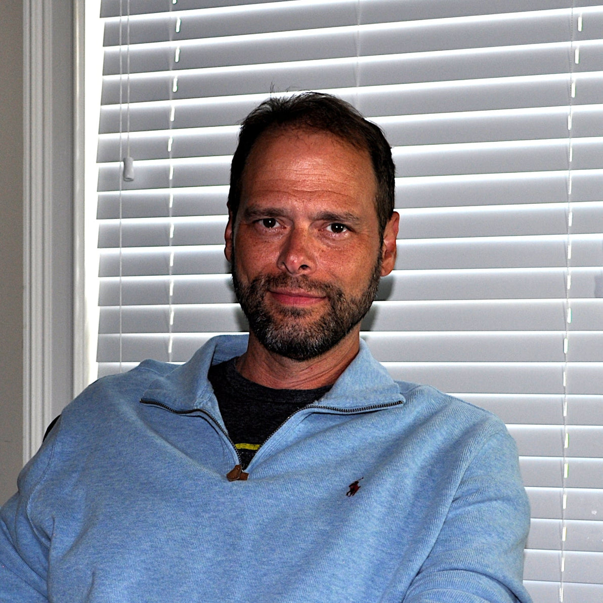 Portrait photo of UGallery artist Mark Cudd