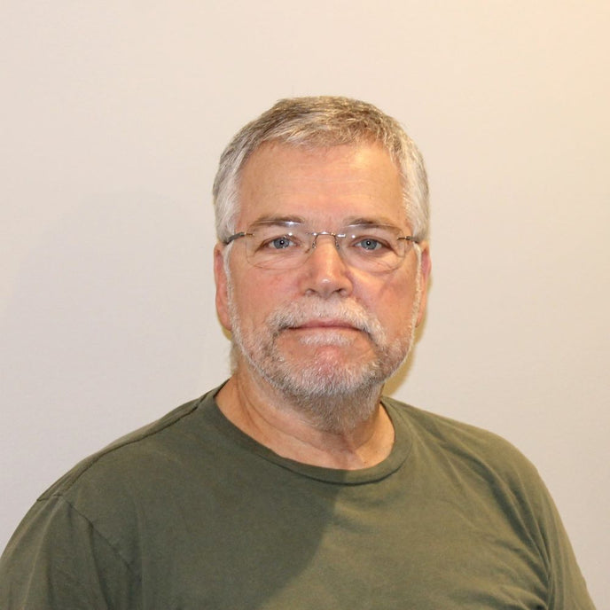  Photo portrait of UGallery artist Dwight Smith 