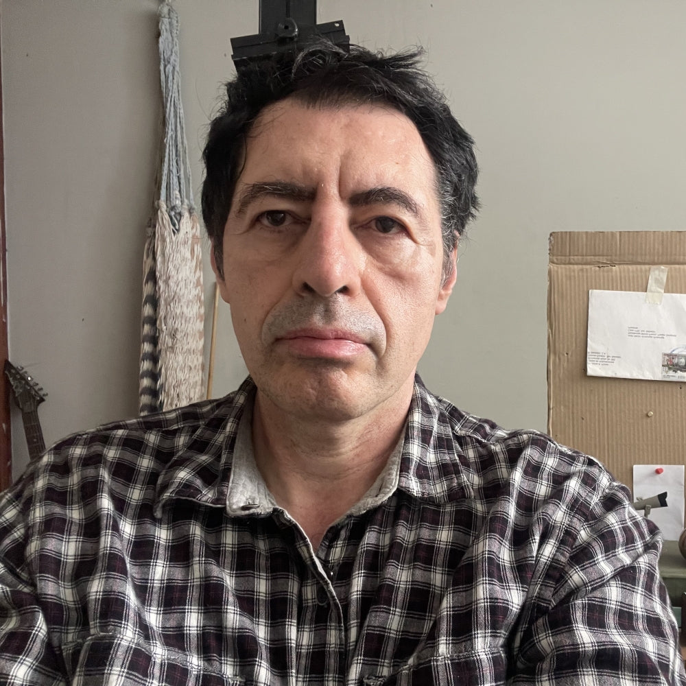  Portrait photo of UGallery artist Jose H. Alvarenga 