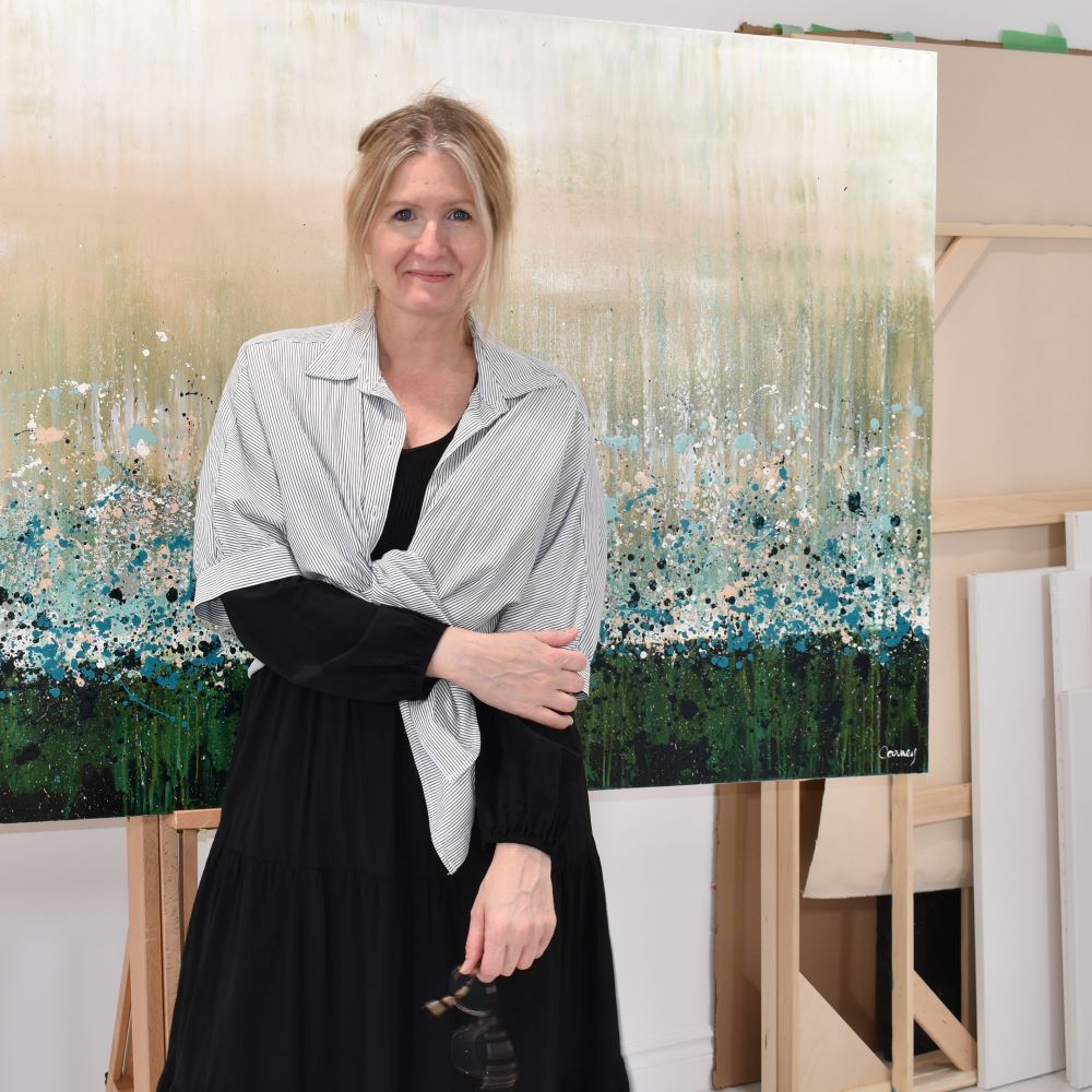  UGallery artist Lisa Carney in front of her abstract painting 