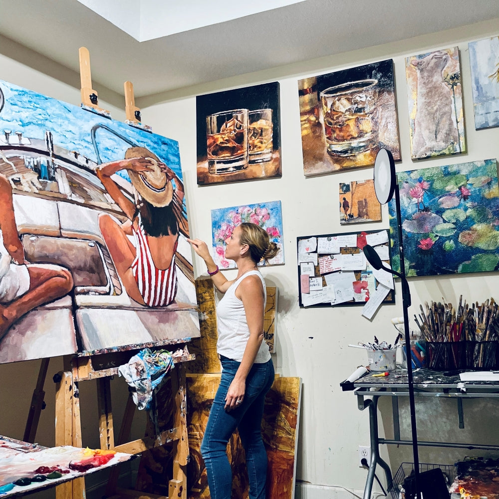  UGallery artist Nava Lundy adding a final touch on her painting 