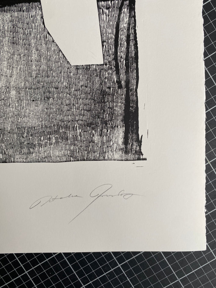 Look At Me by Natalia Pawlus |  Side View of Artwork 