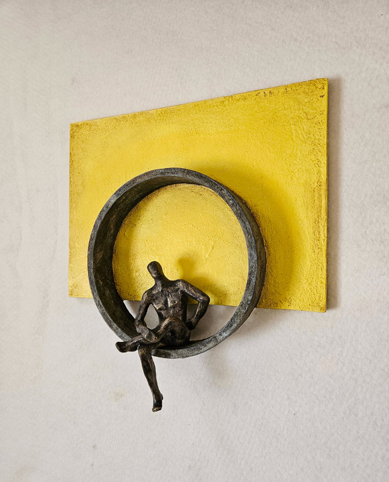 Serie Yellow: The Circle by Yelitza Diaz |  Side View of Artwork 