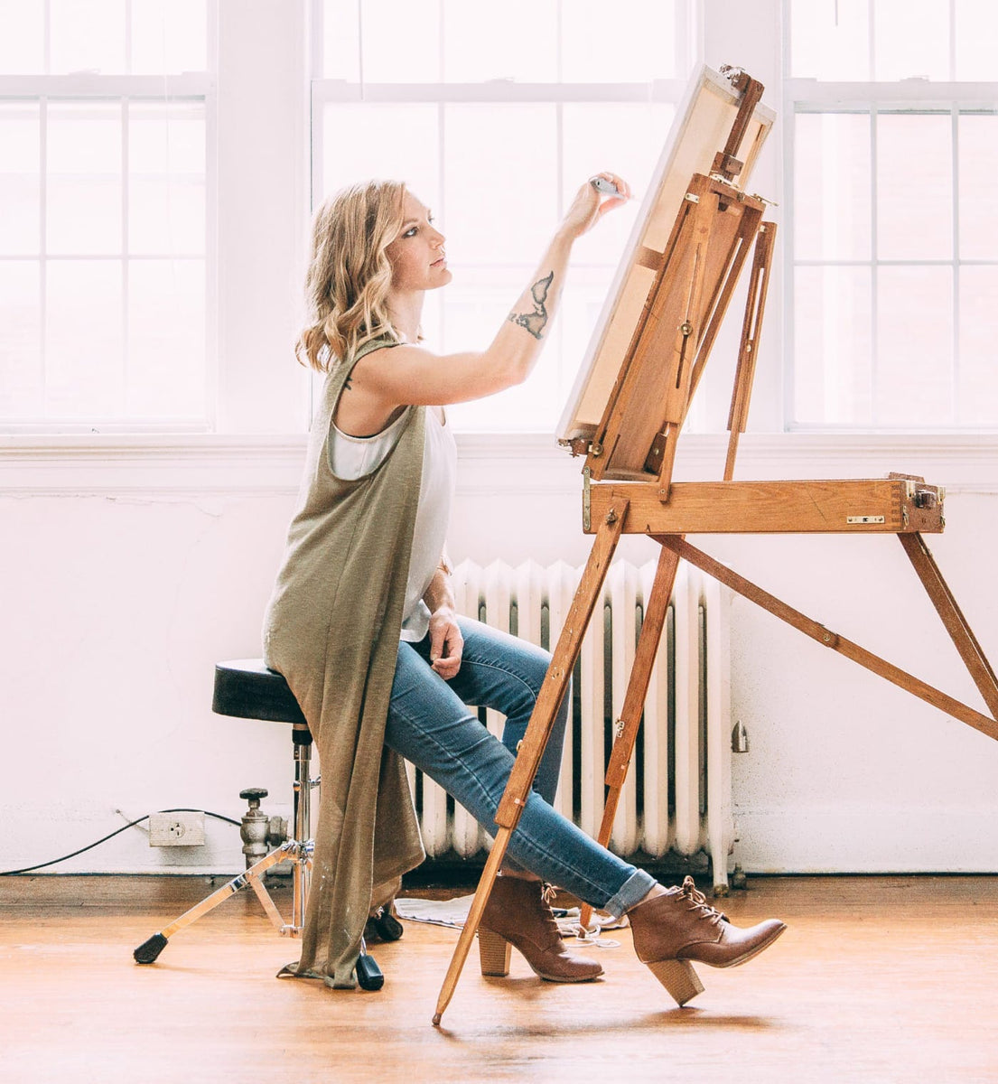  UGallery artist Morgan Fite painting in her light-filled studio 